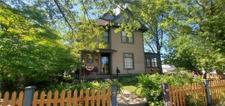 1223 4th St, Perry, IA 50220