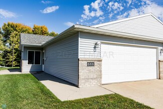 668 Appletree Ln, Moorhead, MN 56560