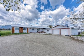 611 Old Corvallis Rd, Corvallis, MT 59828