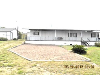 1512 Falcon Ln, Zapata, TX 78076