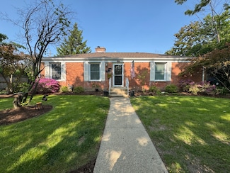 600 Garfield Ave, Lake Bluff, IL 60044