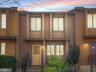 13 Gloucester Ct, Reisterstown, MD 21136