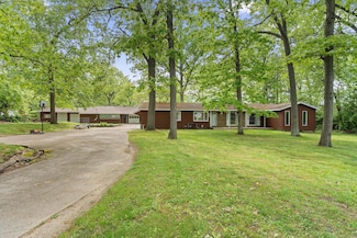 2240 S 13th St, Niles, MI 49120