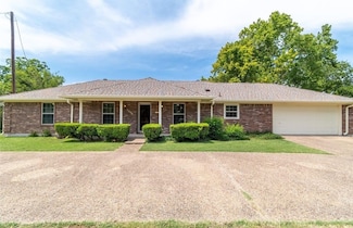 1310 S Jefferson St, Kaufman, TX 75142