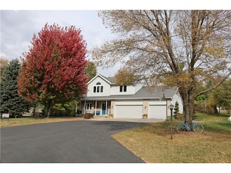 2746 Holly Ct NW, Swisher, IA 52338