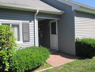 22 Horseshoe Dr, Chicopee, MA 01022