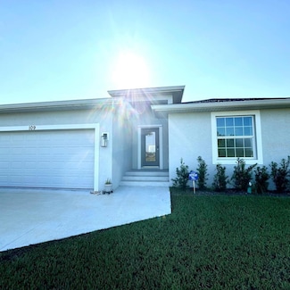 109 Wright Dr, Rotonda West, FL 33947