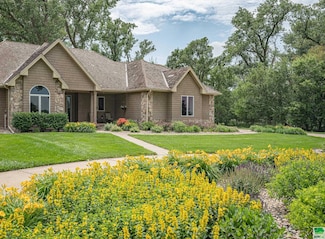1004 Wynstone Dr, Jefferson, SD 57038