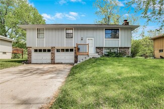 2320 SW Keystone Dr, Blue Springs, MO 64014