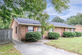 806 W Anderson St, Selma, NC 27576