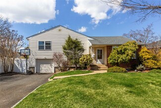 30 Eaton Rd, Syosset, NY 11791