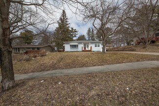 345 NE 8th St, Grand Rapids, MN 55744