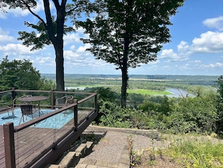 27737 Bayview Dr, Red Wing, MN 55066
