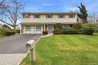 16 Pantzer St, Smithtown, NY 11787