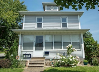 122 7th St NE, Waverly, IA 50677