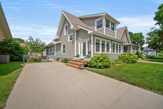 1215 5th St, Perry, IA 50220