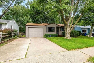1105 Hillandale Rd, Davenport, IA 52804