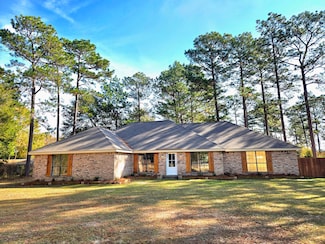 11 Twin Lakes Rd, Petal, MS 39465