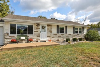 10033 Meadowfield Ln, Saint Louis, MO 63128