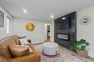 18 W King St, Old Saybrook, CT 06475