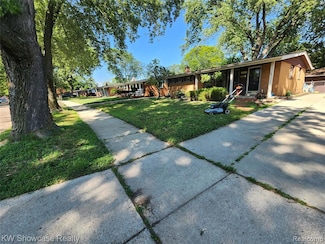 9248 Idaho St, Livonia, MI 48150