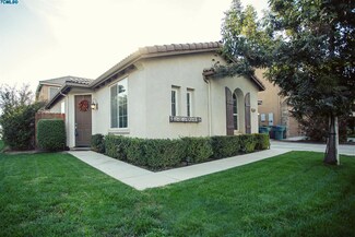3254 N Kayenta St, Visalia, CA 93291