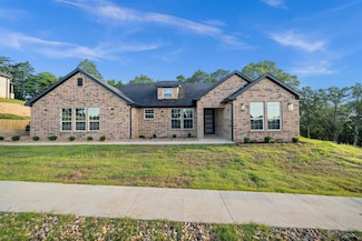 12134 Oak Grove Dr, Lindale, TX 75706