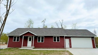 513 Oak Grove Dr, Necedah, WI 54646
