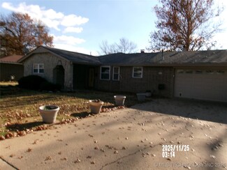 6207 King Dr, Bartlesville, OK 74006