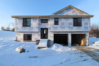 227 Olympic Heights Rd, Dubuque, IA 52001