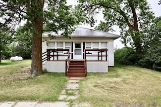 407 N Cherry St, Cody, NE 69211