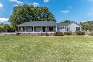 112 Kingswood Cir, Simpsonville, SC 29681