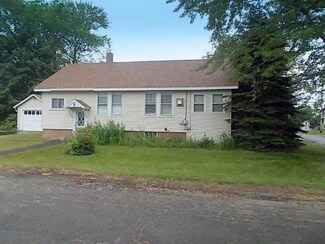 8 Cottage St, Fairfield, ME 04937