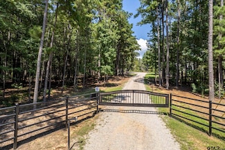 1000 W Main St, Chandler, TX 75758