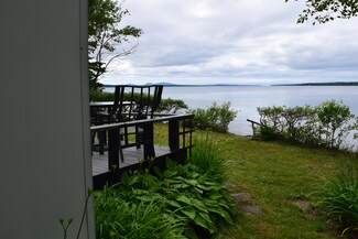 117 Hammond Ln, Surry, ME 04684