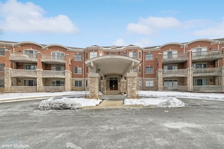 940 Augusta Way Unit 214, Highland Park, IL 60035