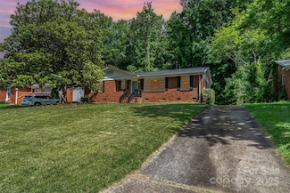 3939 Sheffield Dr, Charlotte, NC 28205