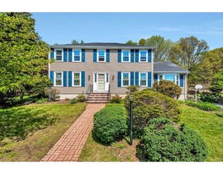 6 Strawberry Ln, Woburn, MA 01801