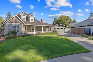 250 E Chestnut Ct, Visalia, CA 93277