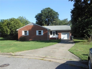 9618 Carver Dr, Newport News, VA 23605