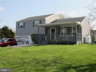 27 Lewis St, Feasterville Trevose, PA 19053