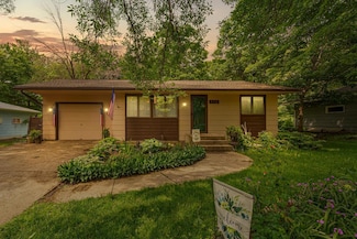 416 Livingston Ct, Northfield, MN 55057