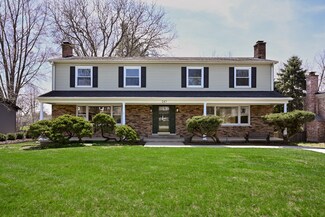 22W247 Glen Valley Dr, Glen Ellyn, IL 60137
