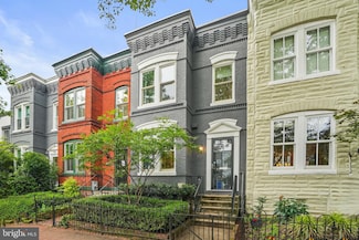 531 10th St SE, Washington, DC 20003
