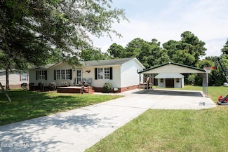 305 Moores Landing Rd, Hampstead, NC 28443