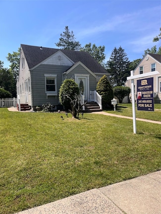 26 Sherman Rd, Farmingdale, NY 11735