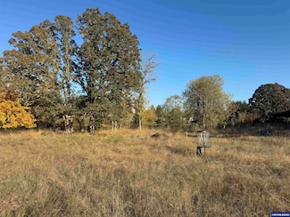 590 N Gun Club 585 N 16 St Rd, Independence, OR 97351