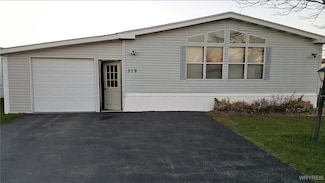519 Applewood Dr Unit 519, Lockport, NY 14094