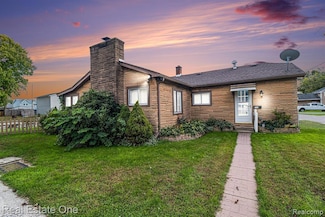 138 Island Ct, Algonac, MI 48001