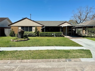 1310 Zapp Ln, Pasadena, TX 77502